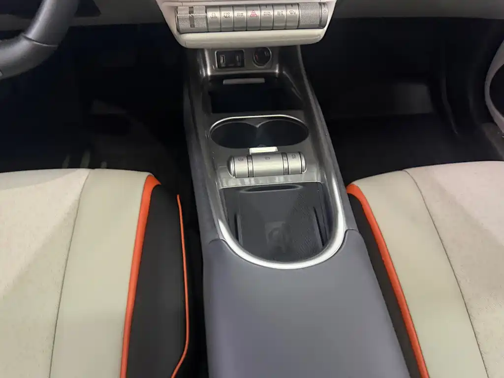 BYD Dolphin - фото 12