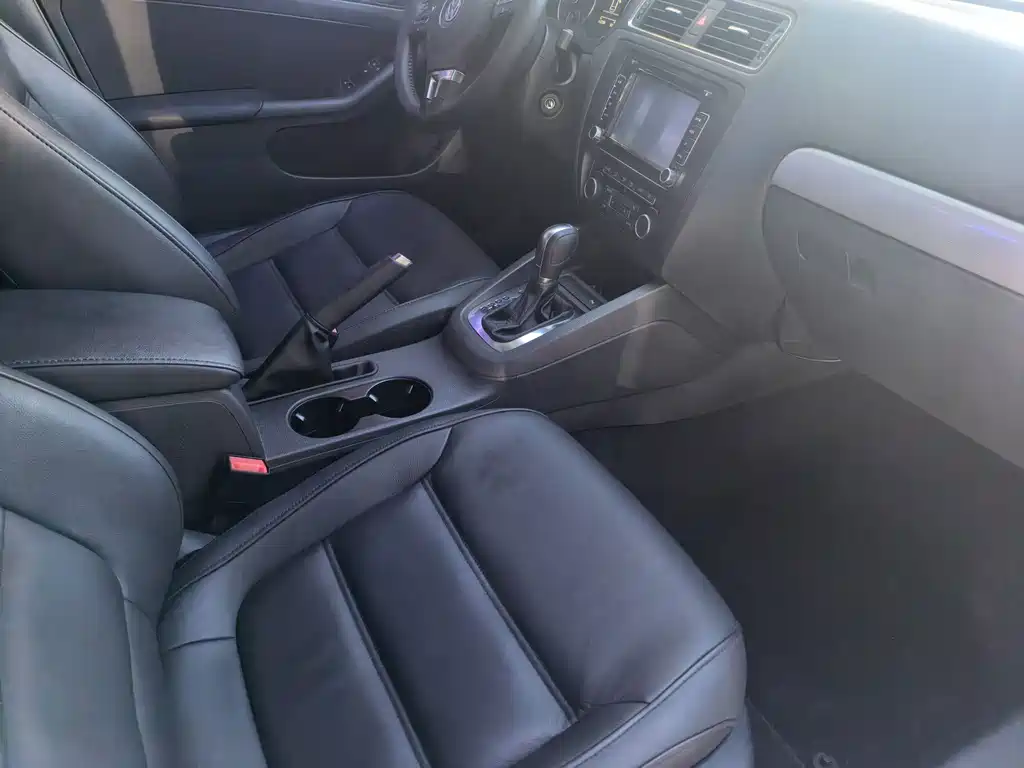 Volkswagen Sagitar — миниатюра 4