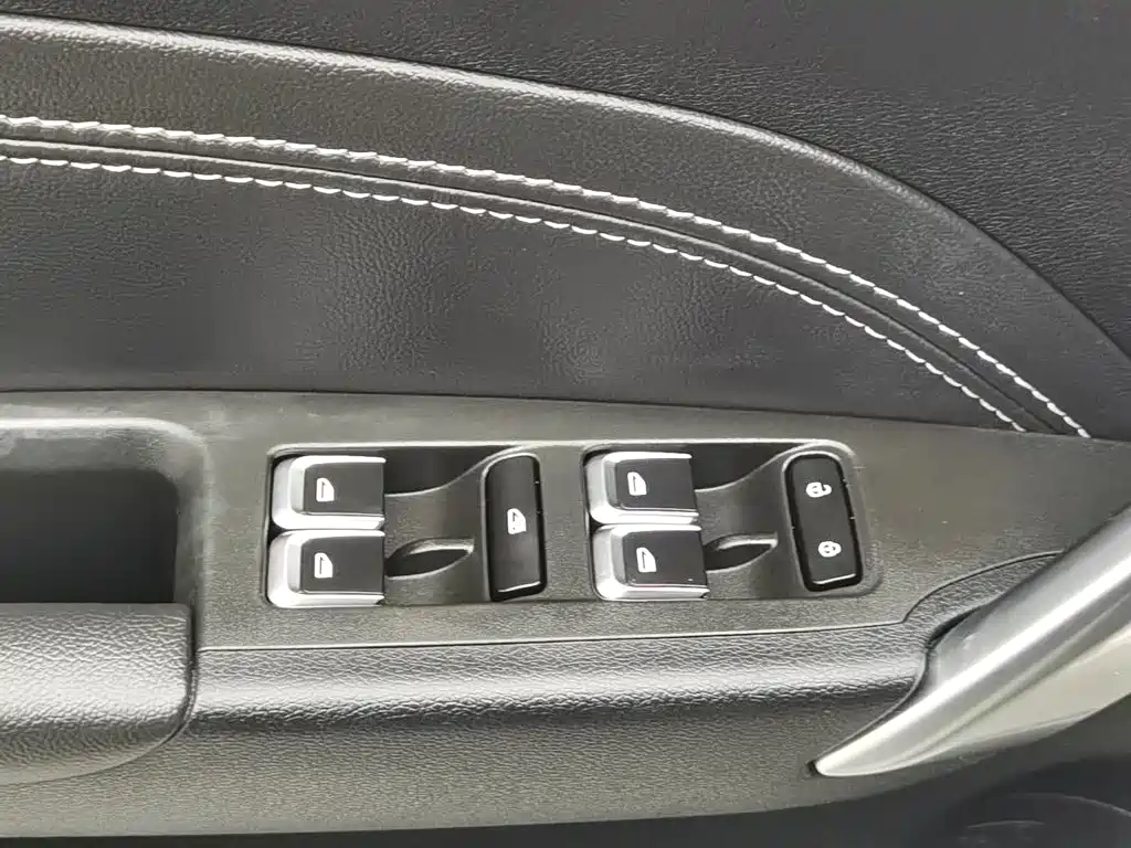 Geely Vision X3 — миниатюра 9