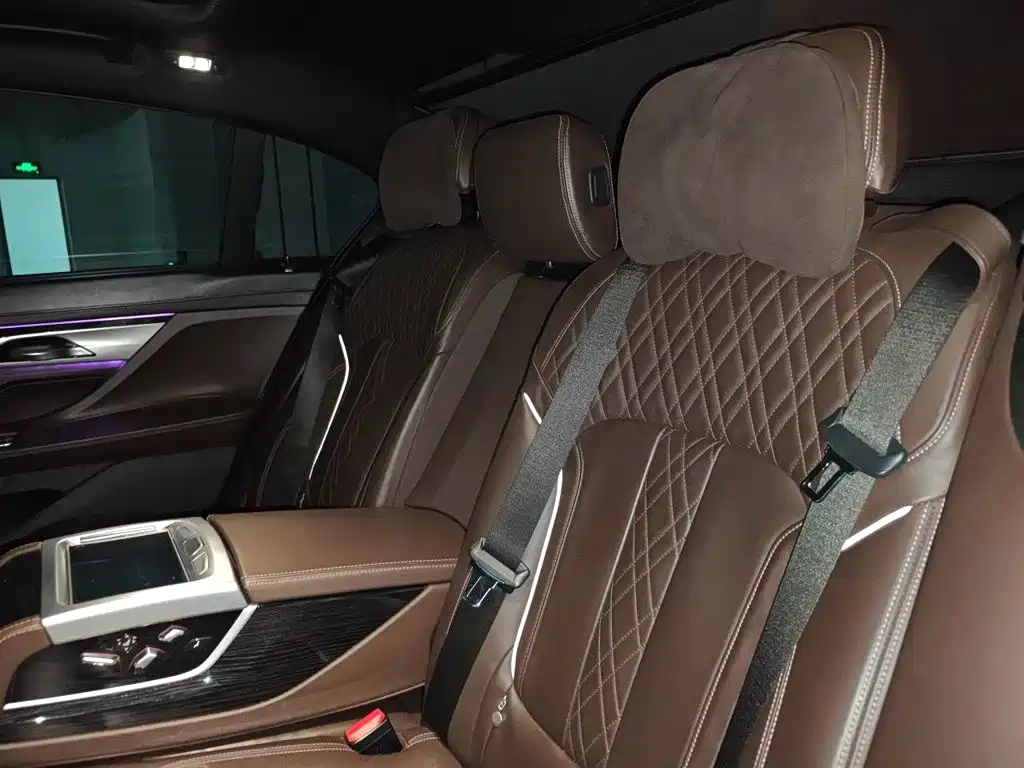 BMW 7 Series — миниатюра 18