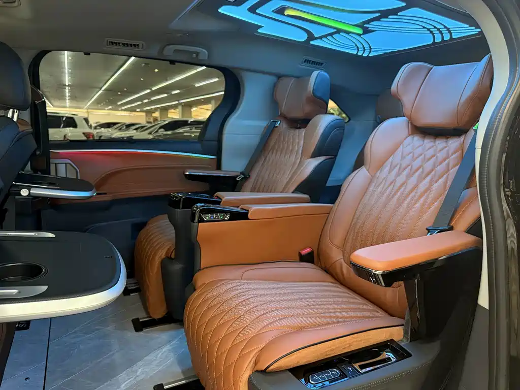 Toyota Sienna — миниатюра 6