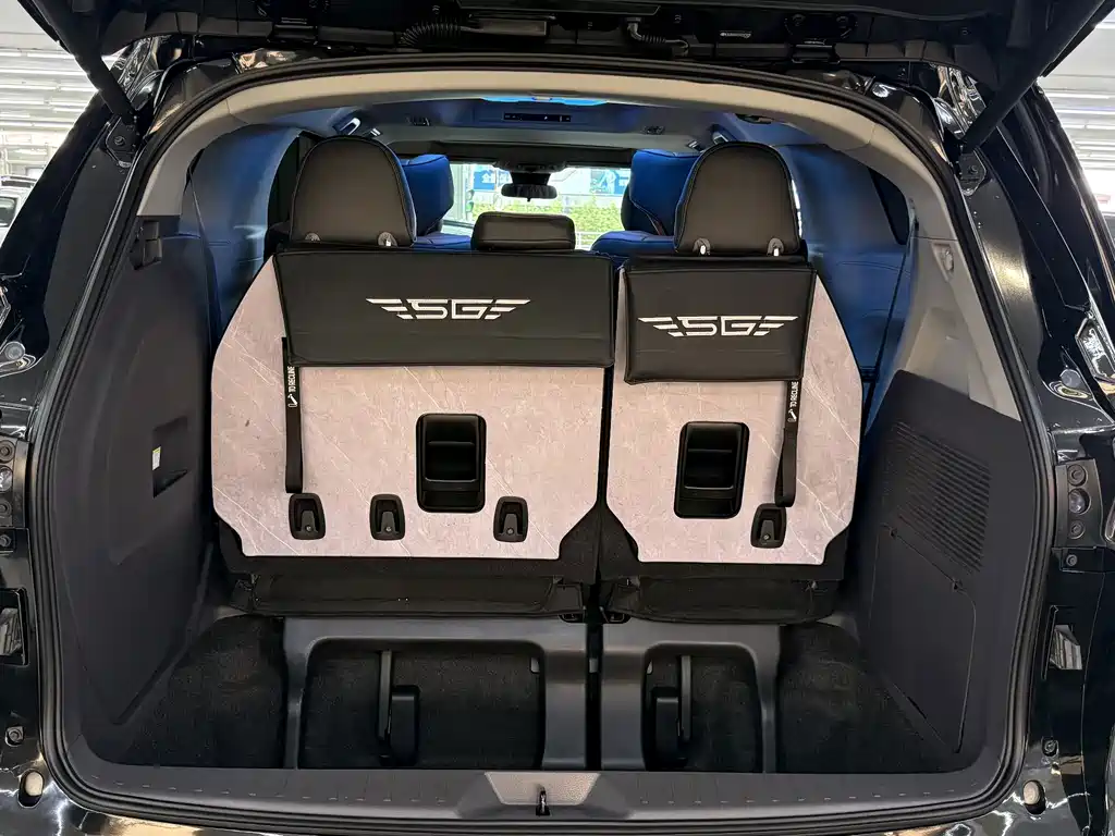 Toyota Sienna — миниатюра 17