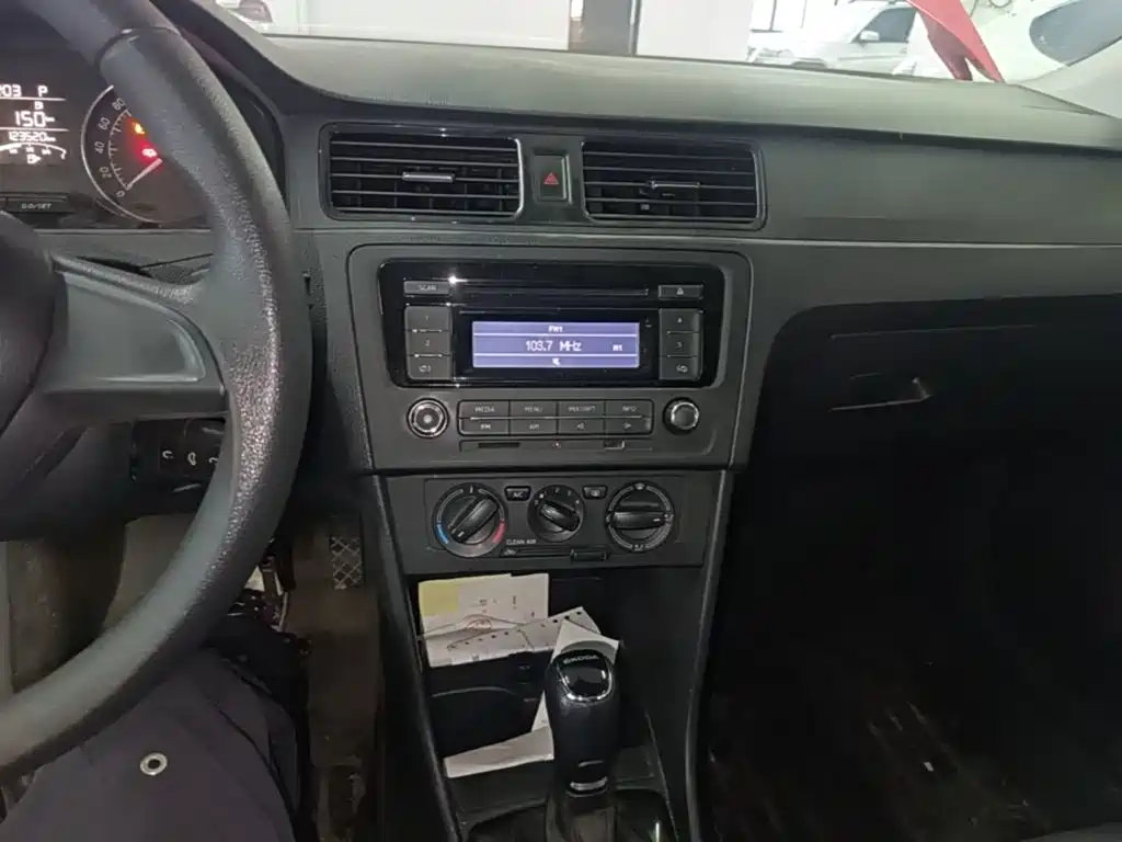 Skoda Rapid Spaceback — миниатюра 13