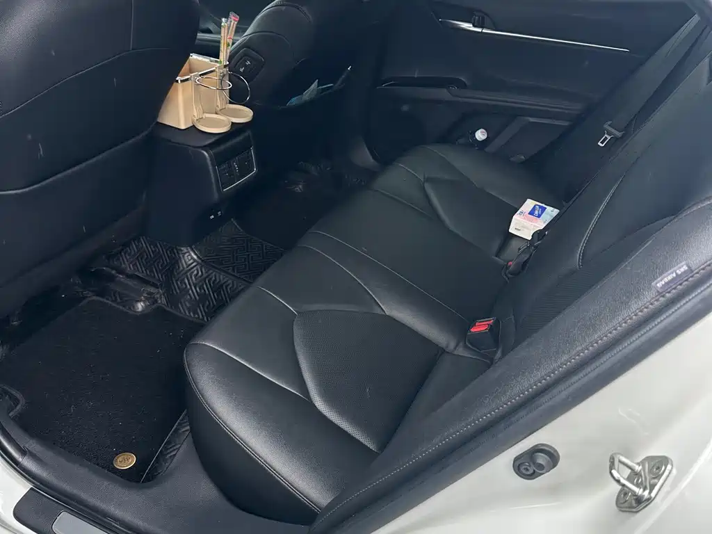 Toyota Camry — миниатюра 9