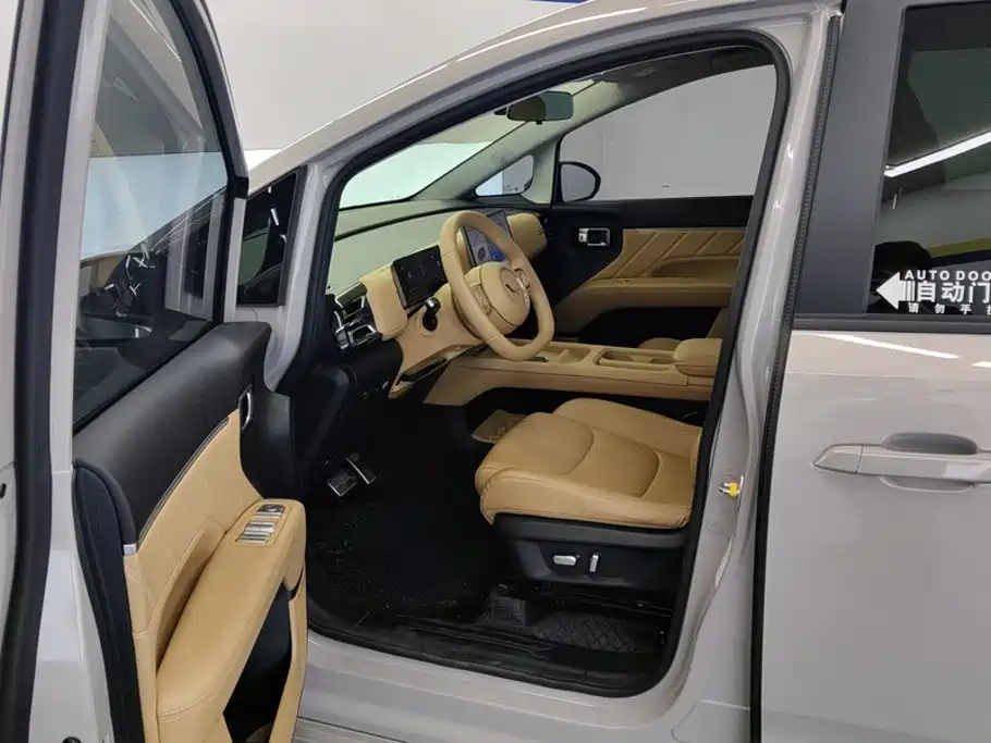 Wuling Xingguang 730 New Energy — миниатюра 9