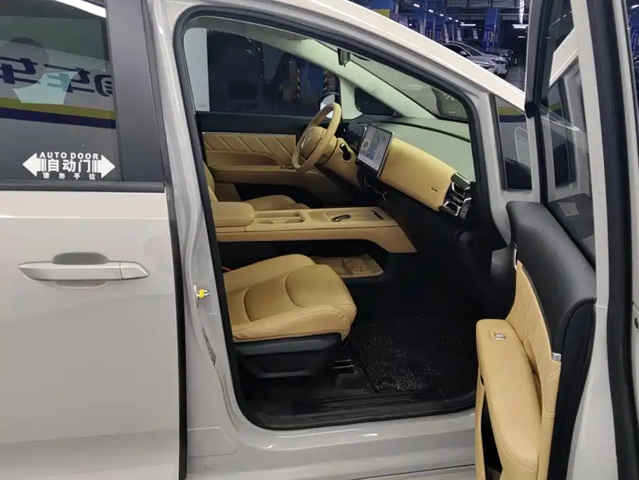 Wuling Xingguang 730 New Energy — миниатюра 8