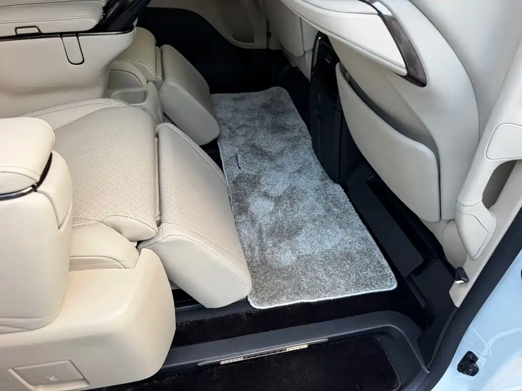 Toyota Alphard — миниатюра 6