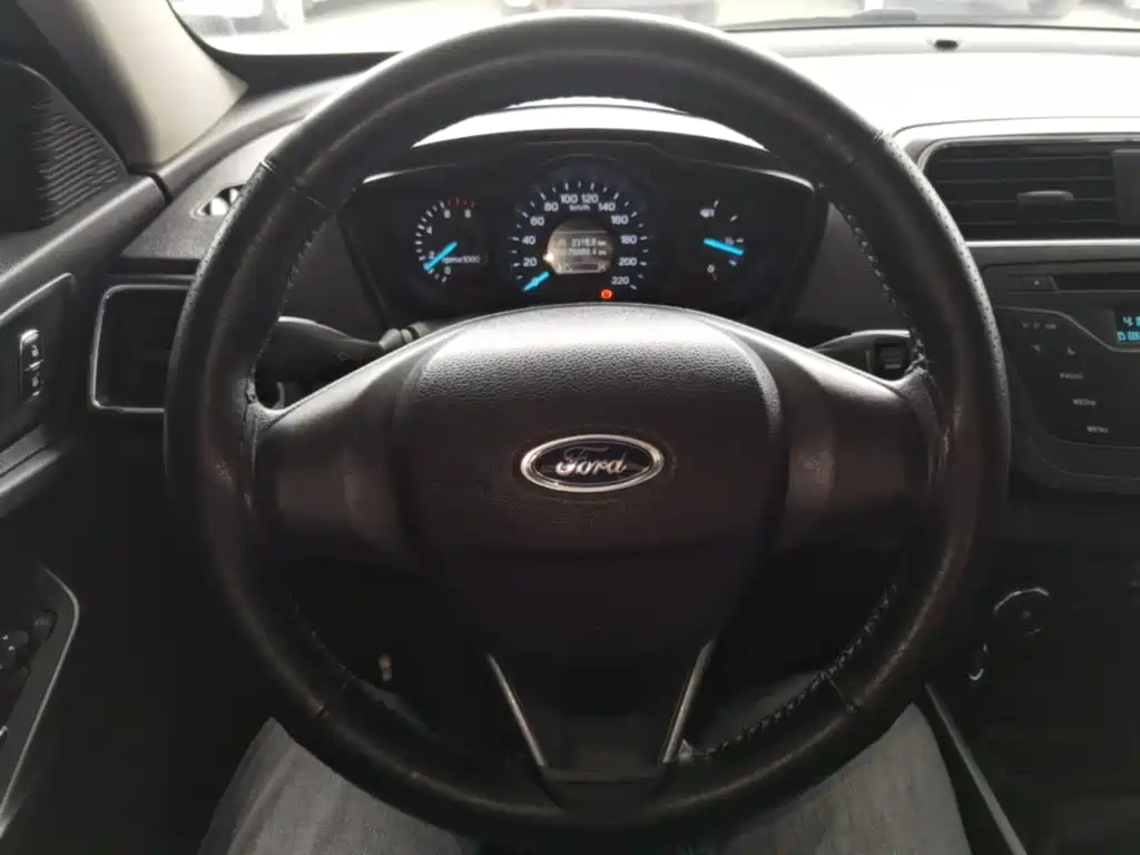 Ford Escort — миниатюра 11