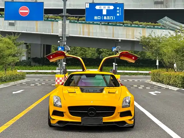 Mercedes-Benz SLS AMG