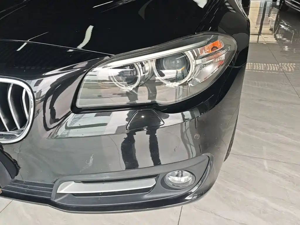 BMW 5 Series — миниатюра 24
