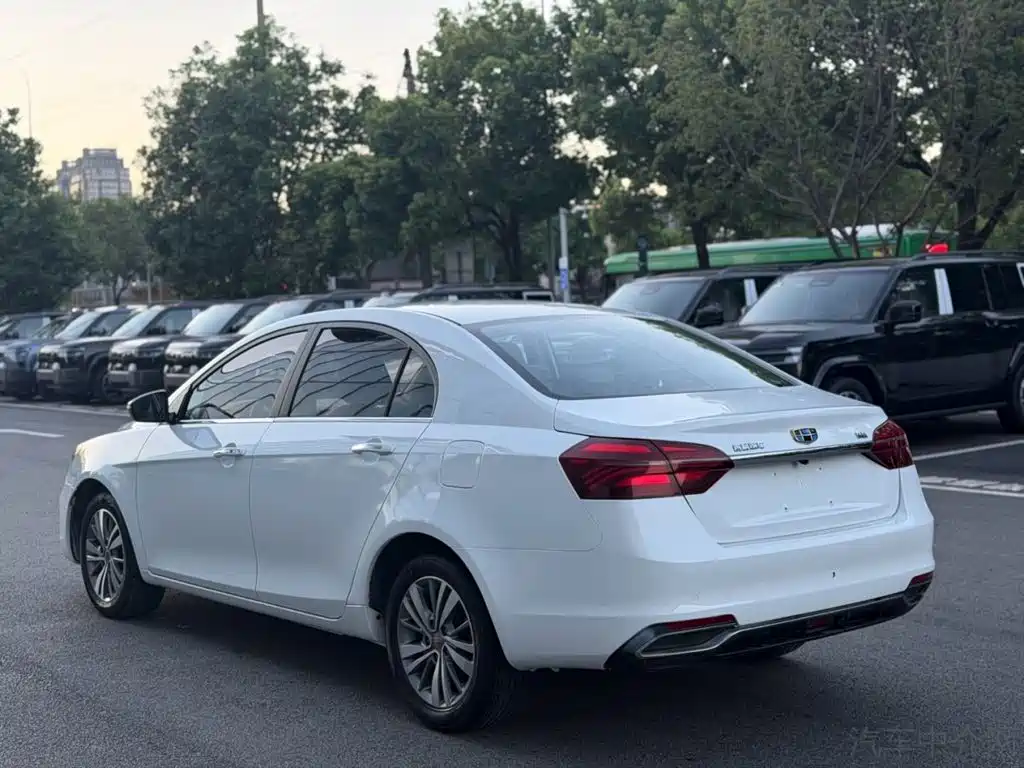 Geely Emgrand — миниатюра 11
