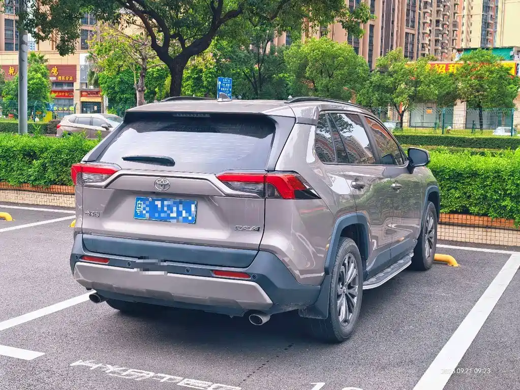 Toyota RAV4 — миниатюра 3