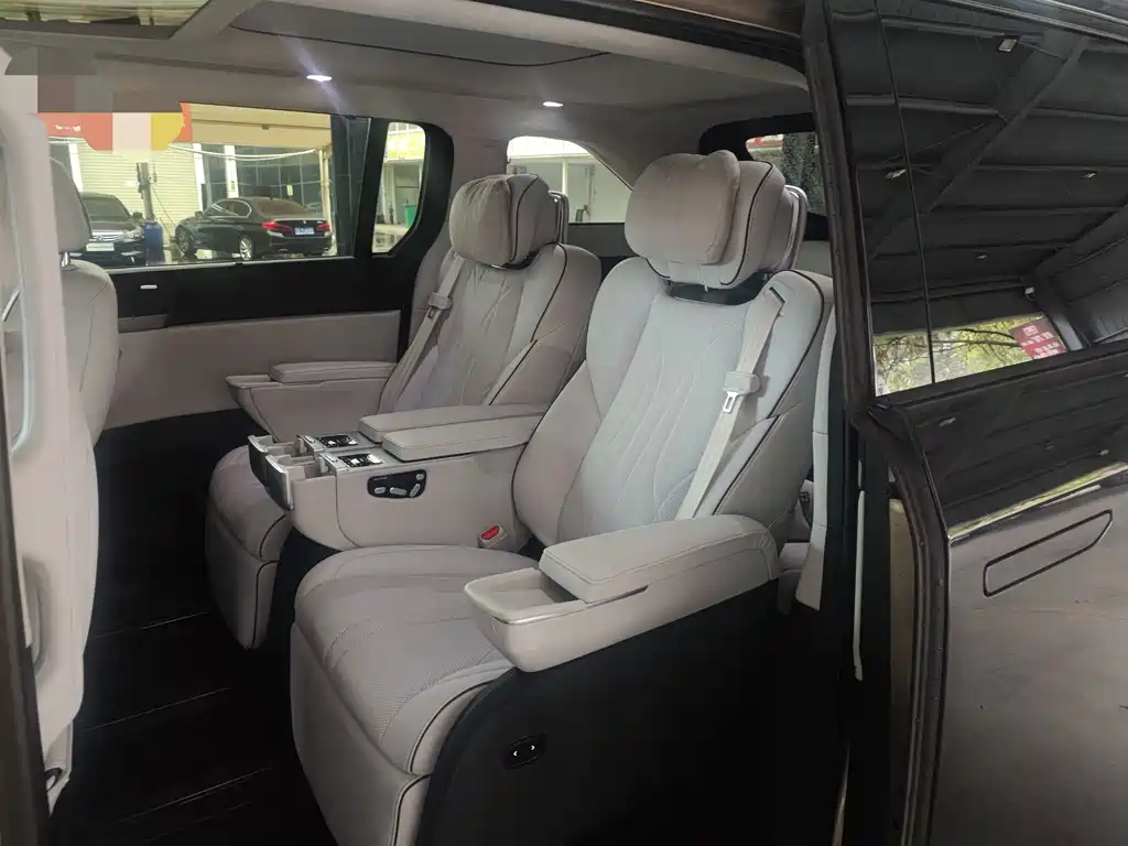 XPeng X9 — миниатюра 5