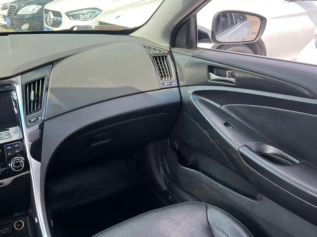 Hyundai Sonata — миниатюра 8