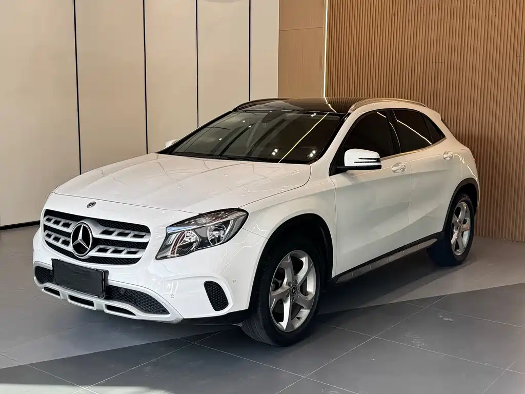 MERCEDES-BENZ GLA