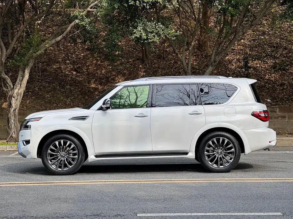 Nissan Patrol — миниатюра 3