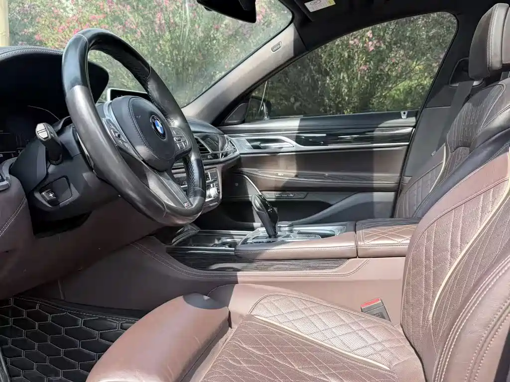 BMW 7 Series — миниатюра 6