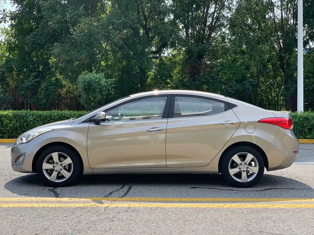 Hyundai Elantra Langdong — миниатюра 7
