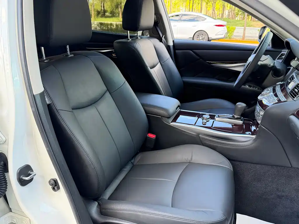 Infiniti Q70 — миниатюра 16