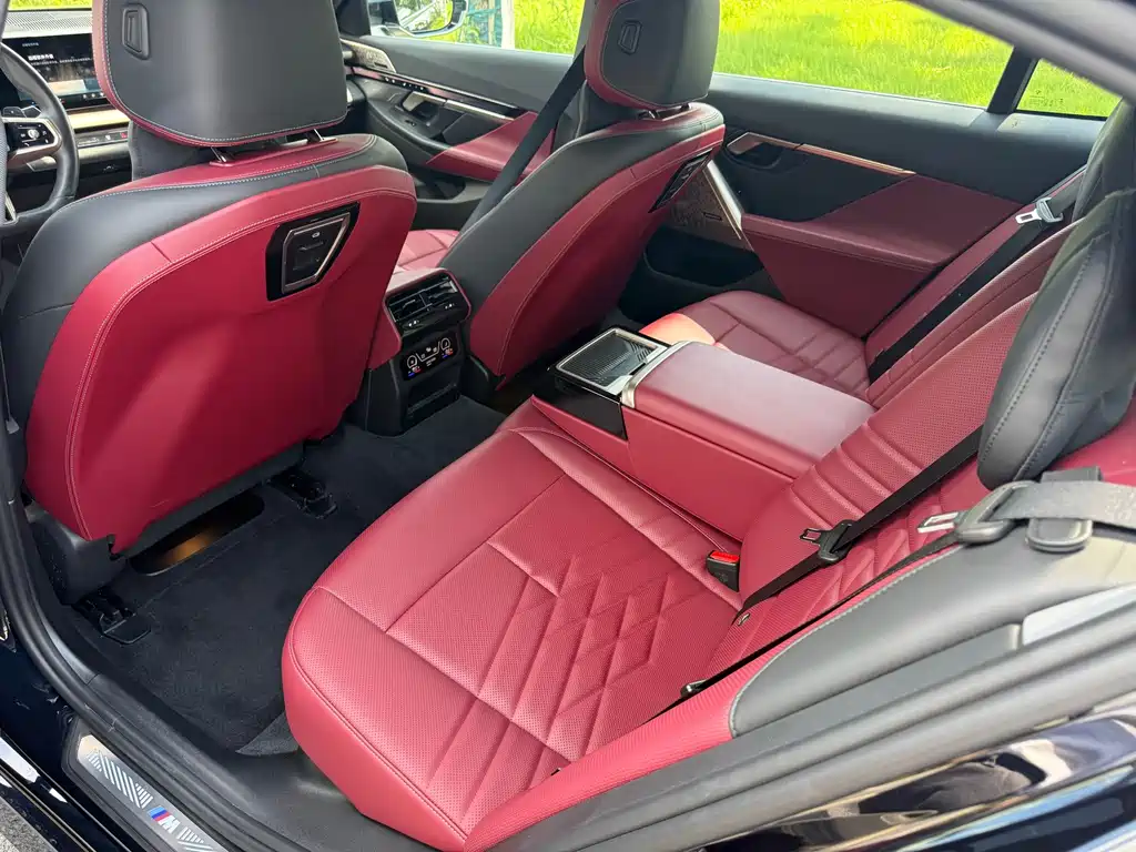 BMW 5 Series — миниатюра 8