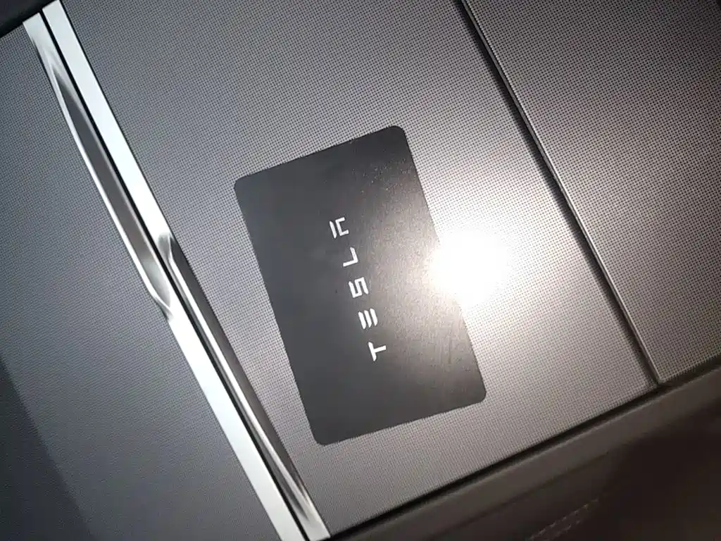 Tesla Model 3 — миниатюра 9