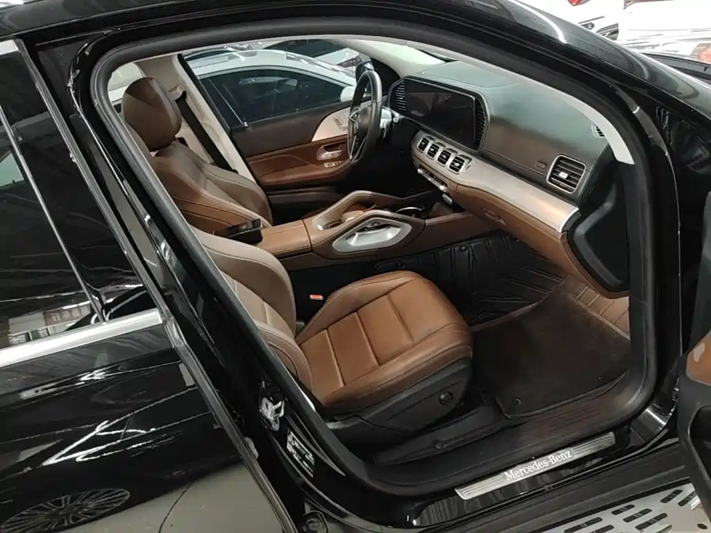 Mercedes-Benz GLE (Import) — миниатюра 25