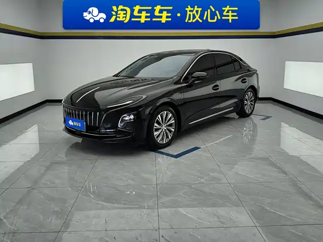 Hongqi E-QM5