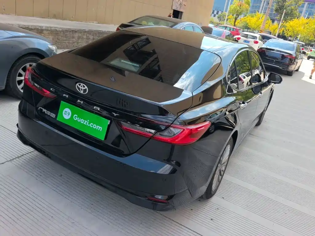 Toyota Camry — миниатюра 7