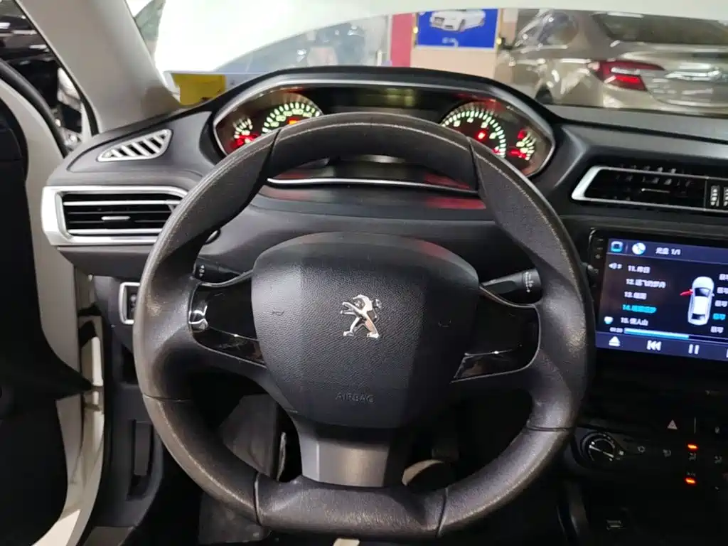 Peugeot 308 — миниатюра 11