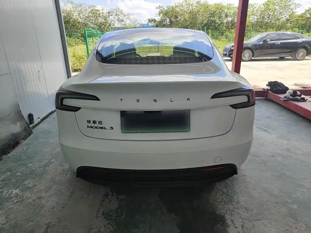 Tesla Model 3 — миниатюра 6
