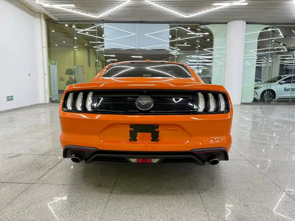 FORD MUSTANG