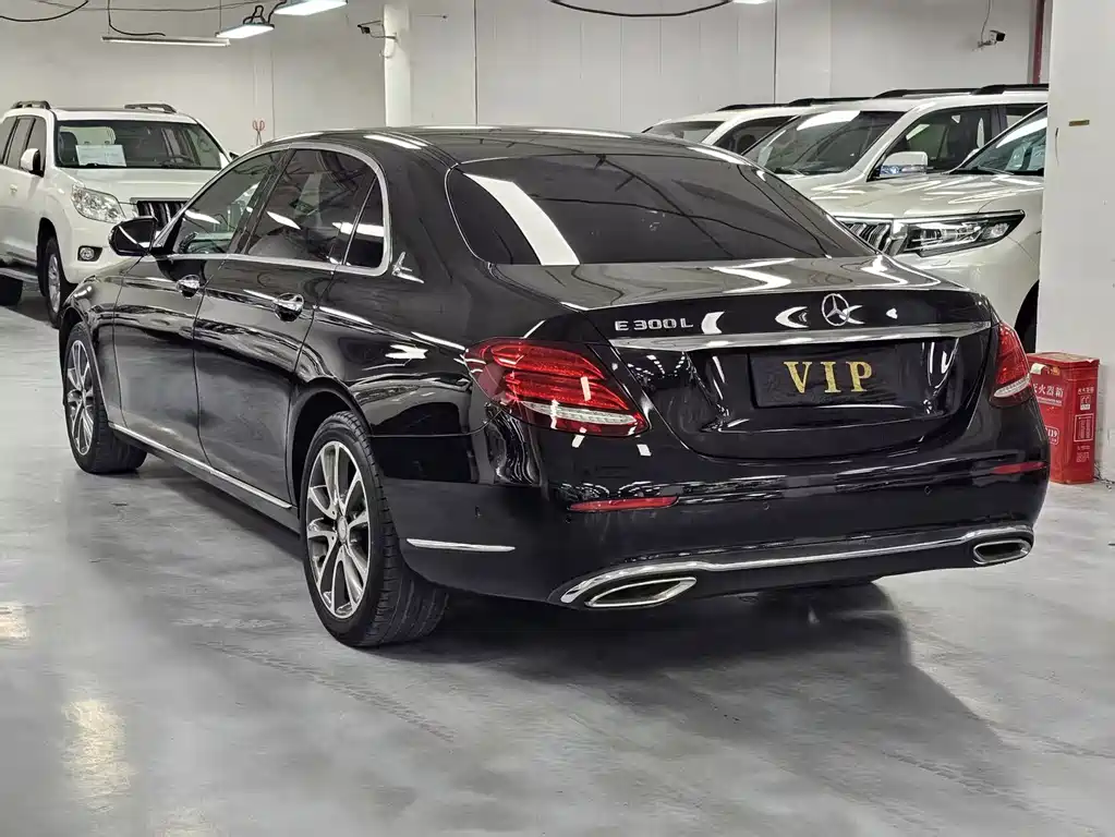Mercedes-Benz E-Class — миниатюра 6