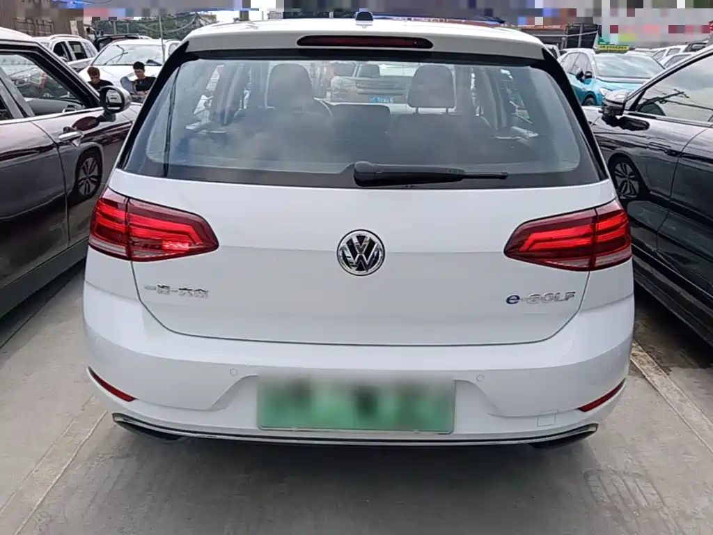 Volkswagen Golf EV — миниатюра 6