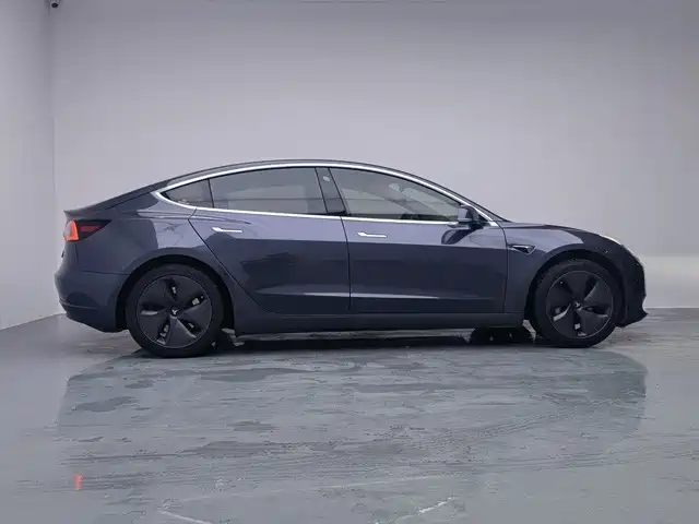 Tesla Model 3 — миниатюра 8