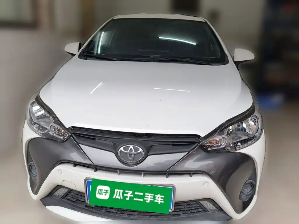 Toyota Yaris L — миниатюра 2