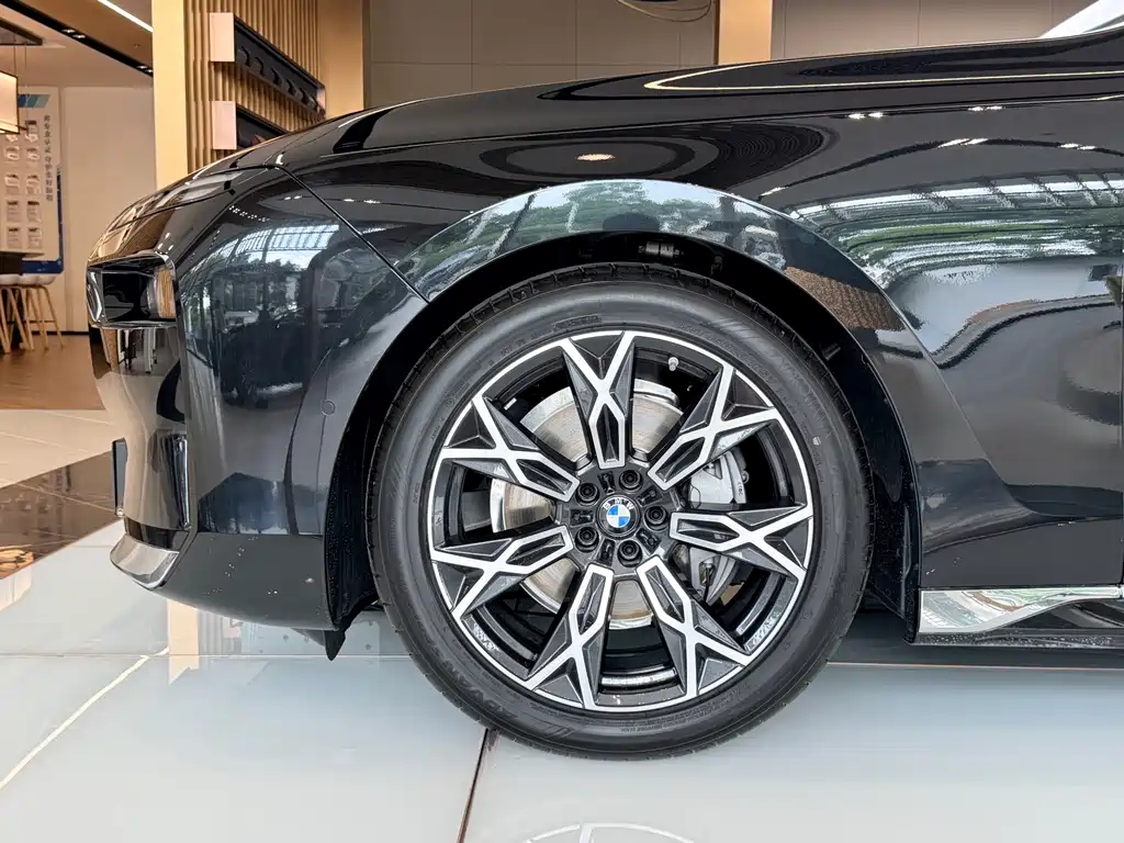 BMW 7 Series — миниатюра 4