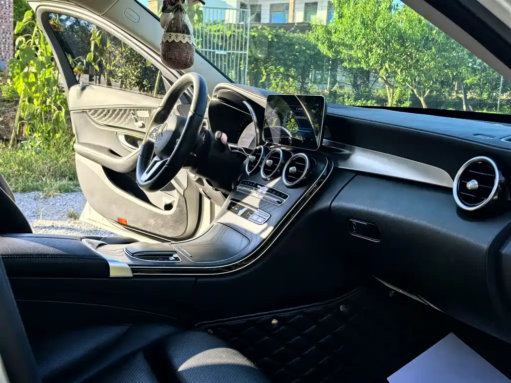 Mercedes-Benz C-Class — миниатюра 5