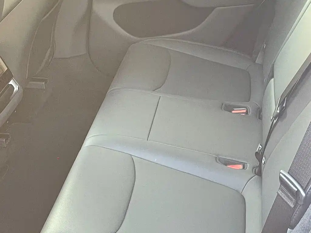 Tesla Model Y — миниатюра 8
