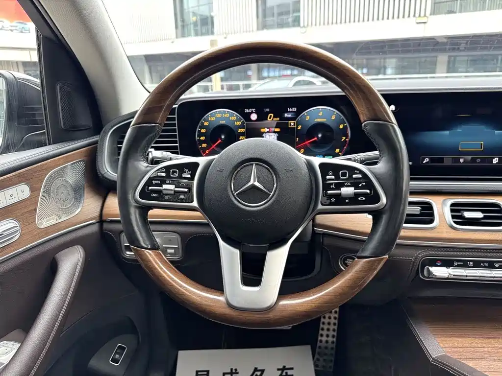 Mercedes-Benz GLS — миниатюра 10