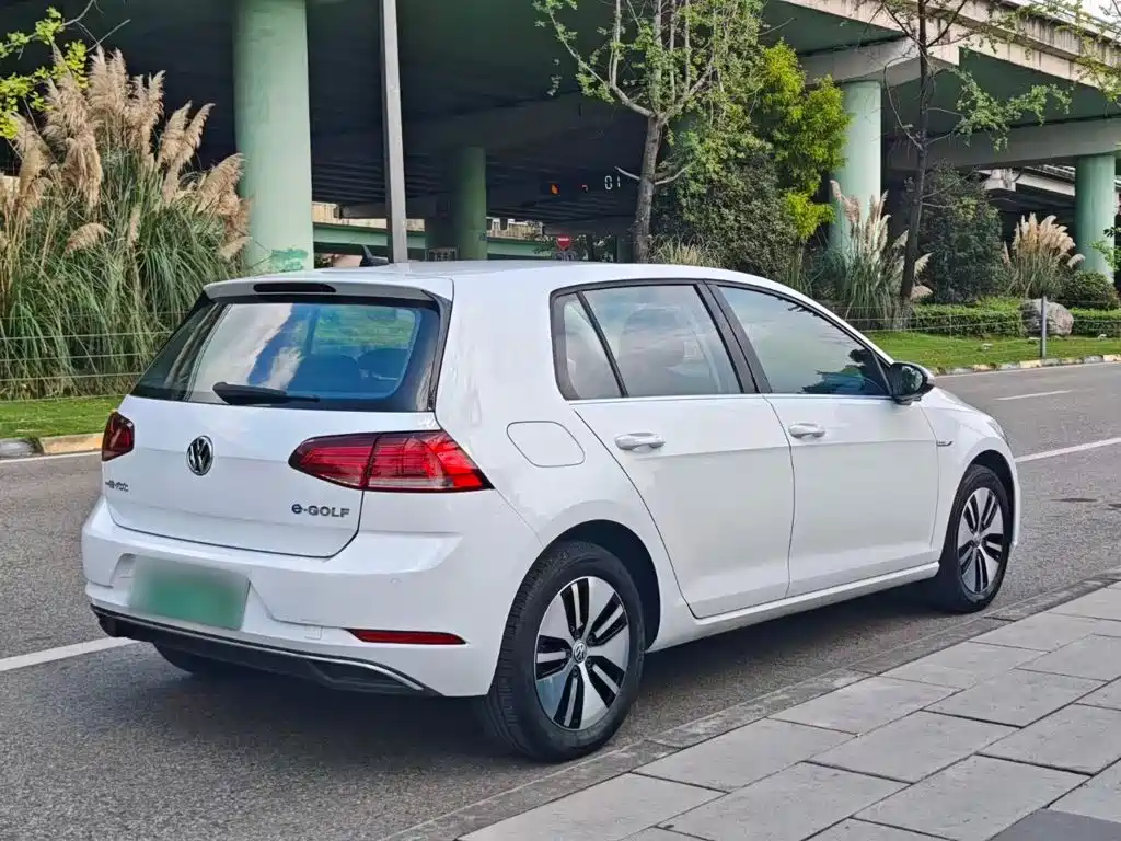 Volkswagen Golf EV — миниатюра 7