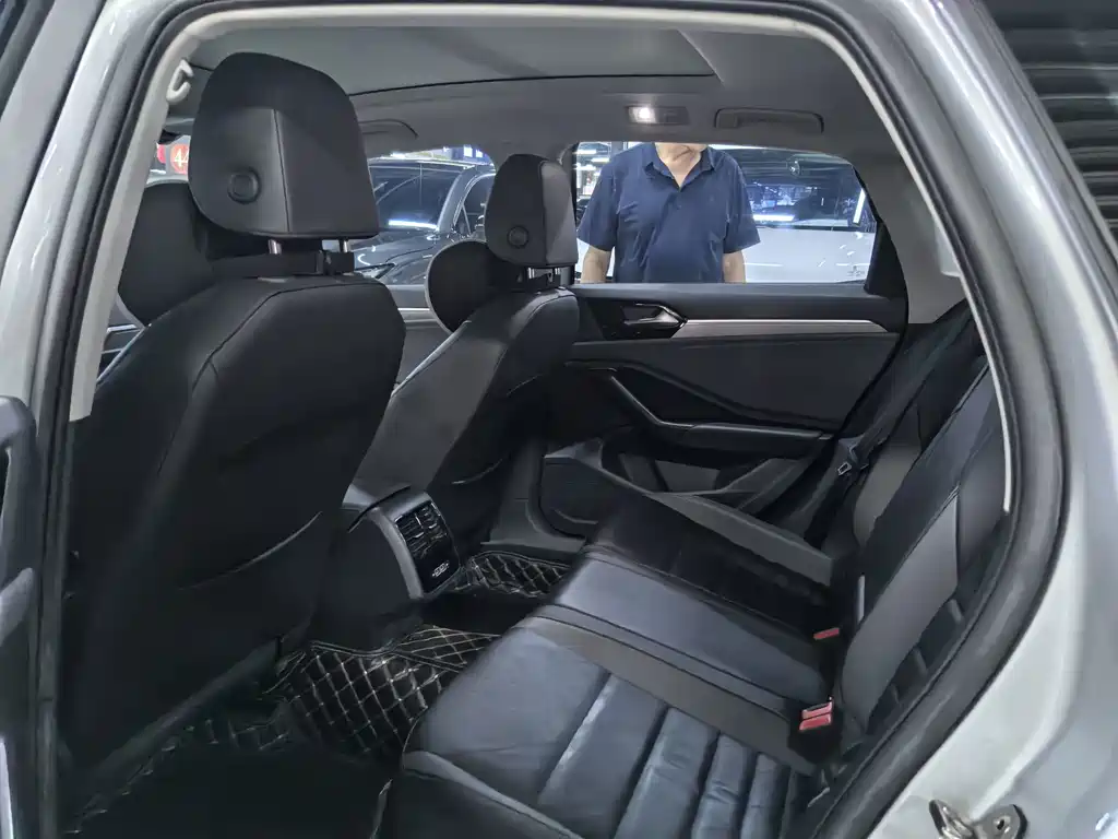 Volkswagen Sagitar — миниатюра 9