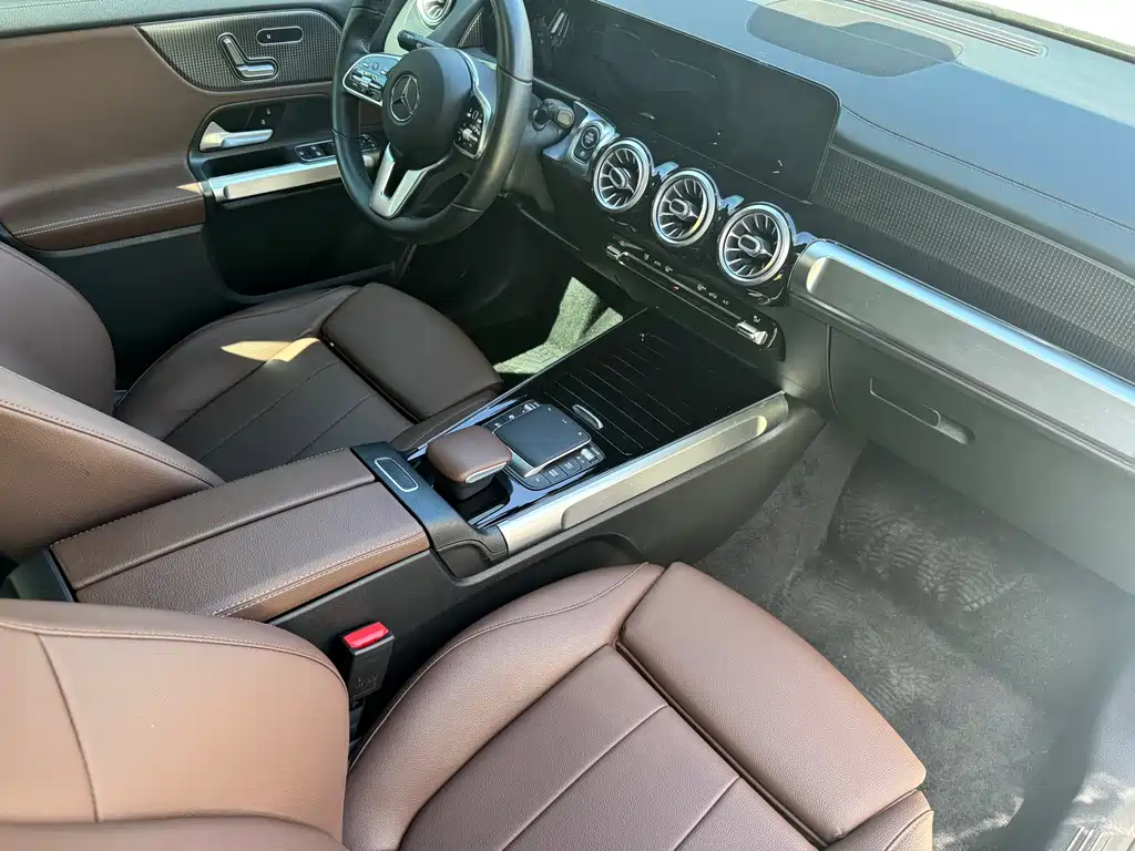 Mercedes-Benz GLB — миниатюра 11