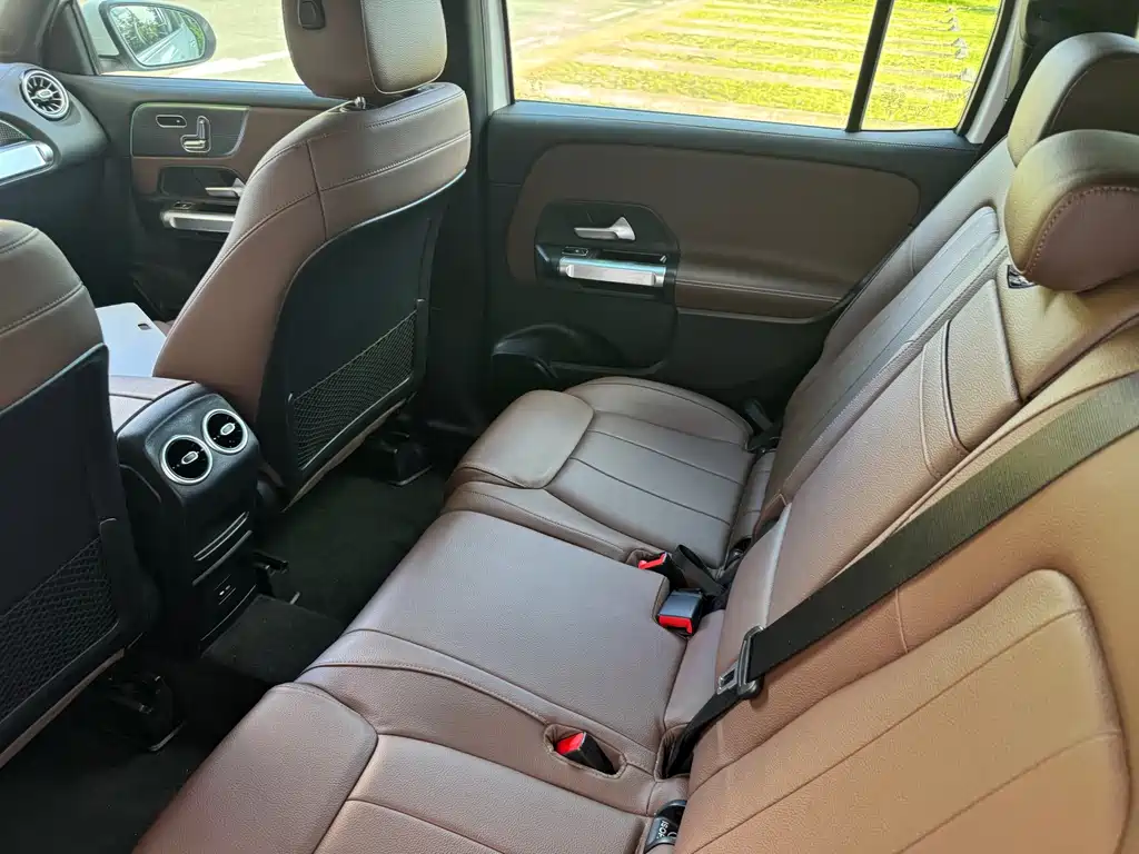 Mercedes-Benz GLB — миниатюра 16