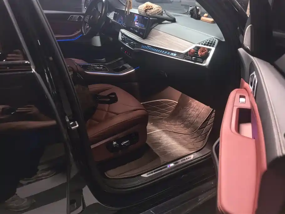 BMW X5 2025 xDrive 40Li M Sport