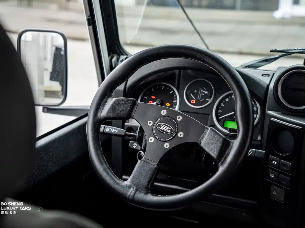 Land Rover Defender — миниатюра 7
