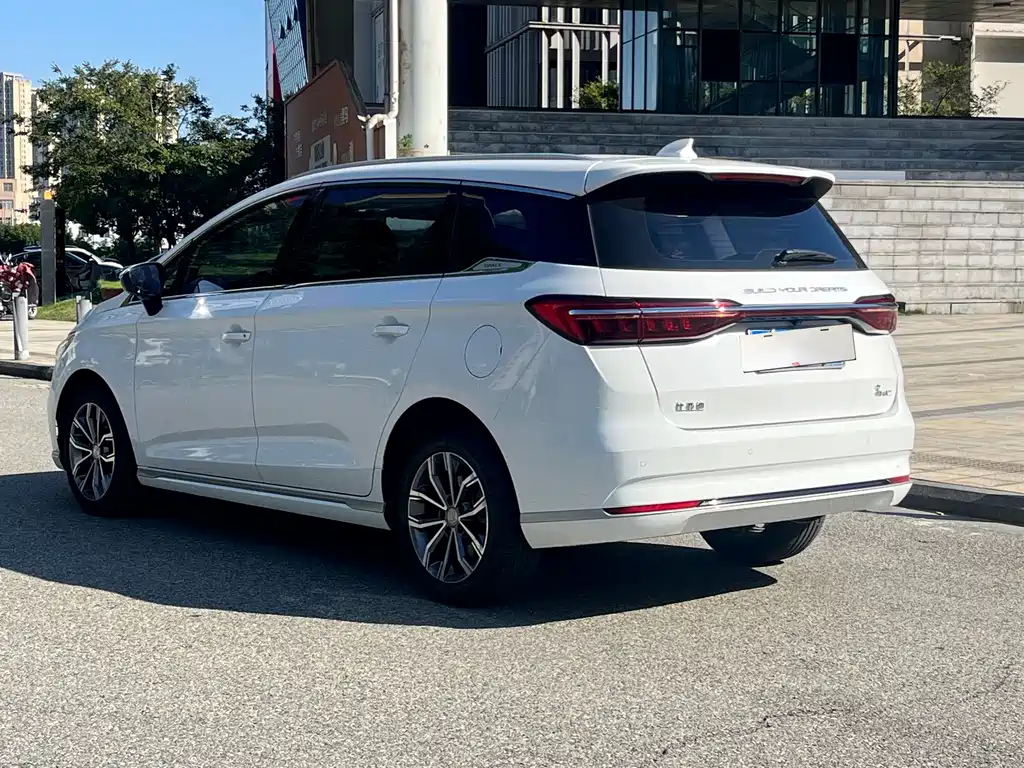 BYD MAX — миниатюра 6
