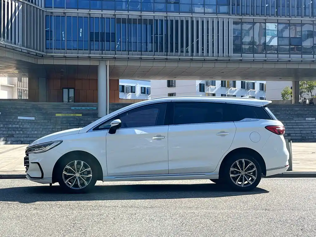 BYD MAX — миниатюра 7