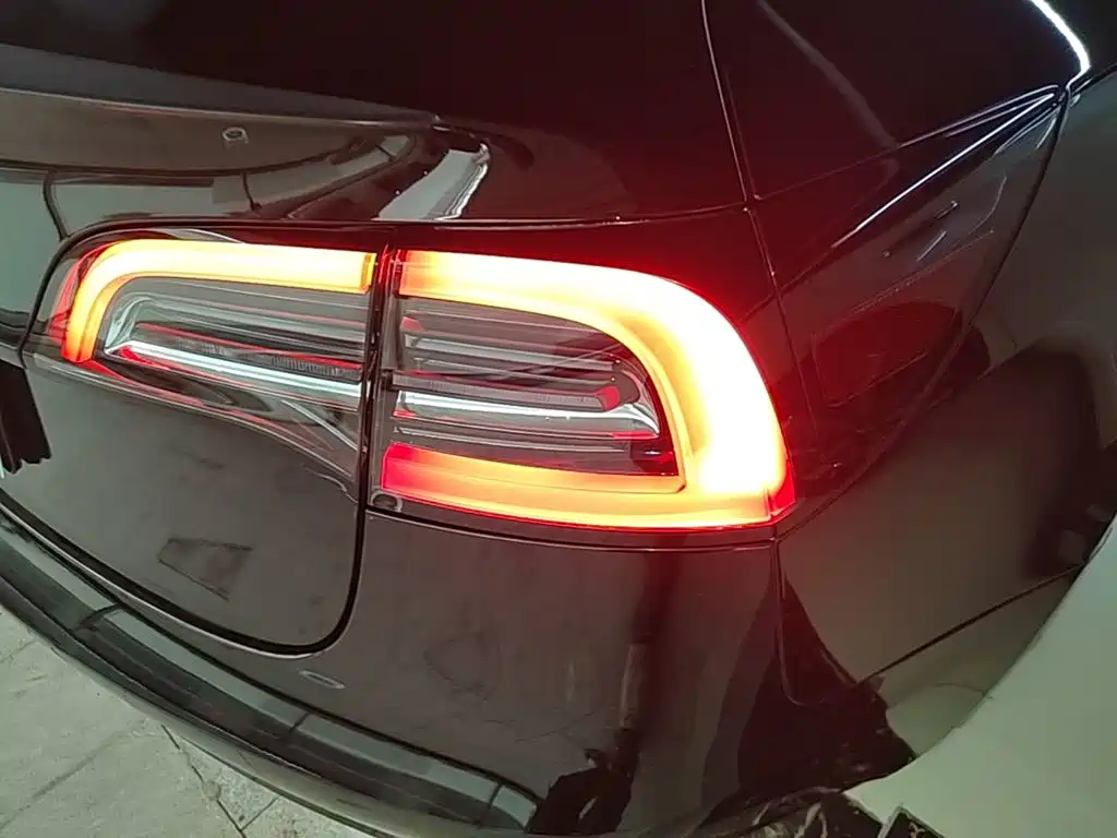 Tesla Model 3 — миниатюра 24