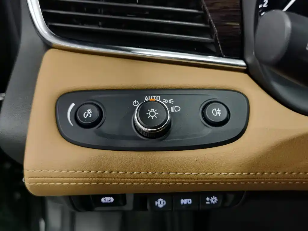 Buick LaCrosse — миниатюра 21