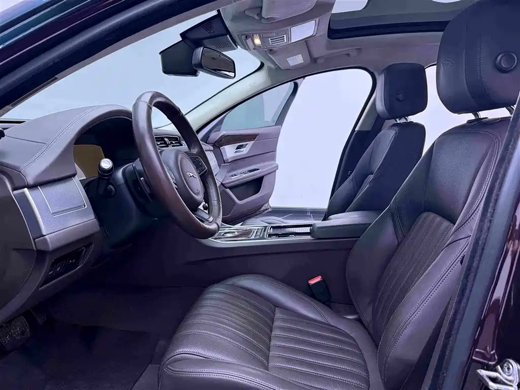 Jaguar XFL — миниатюра 11